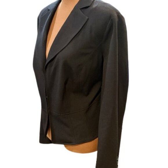 Lane Bryant Cropped Black Blazer with Eye & Hook Closure and Back Vent Details - Picture 4 of 8